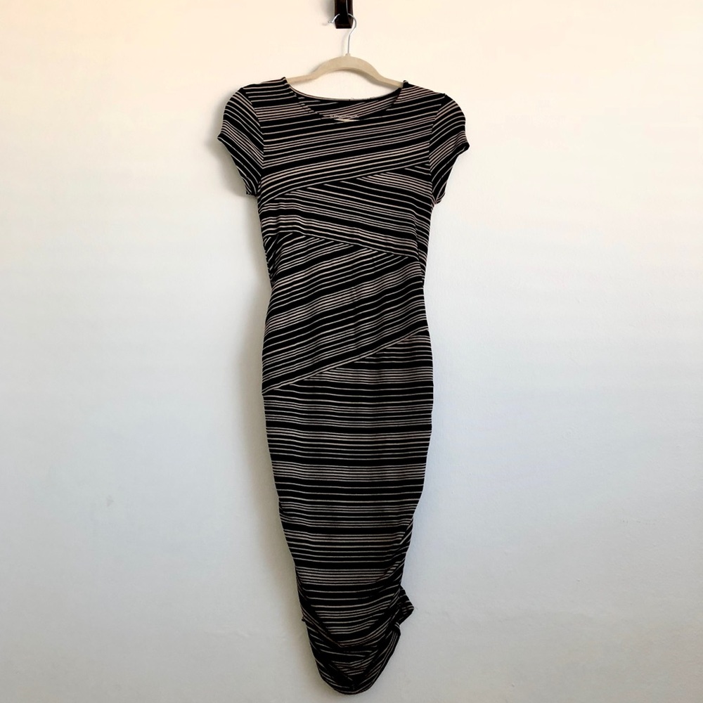 Liz Lange maternity xs stretched Bodycon dress